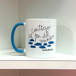 Taza de cerámica diseño "Contigo al fin del mundo" interior y asa azul